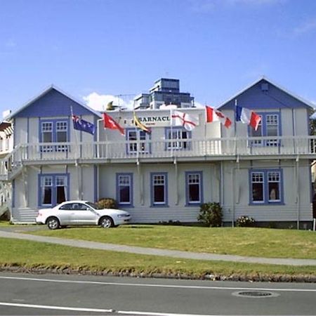 Barnacles Seaside Inn Парапарауму Екстериор снимка