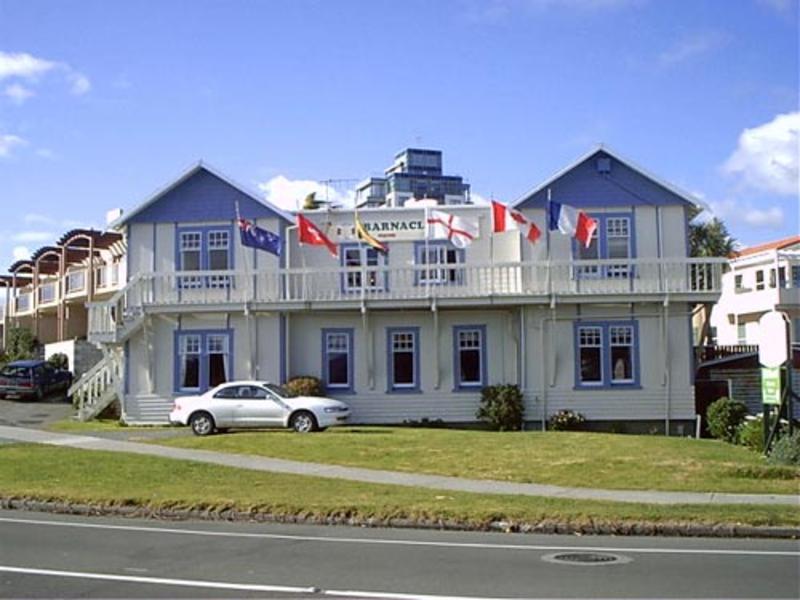 Barnacles Seaside Inn Парапарауму Екстериор снимка